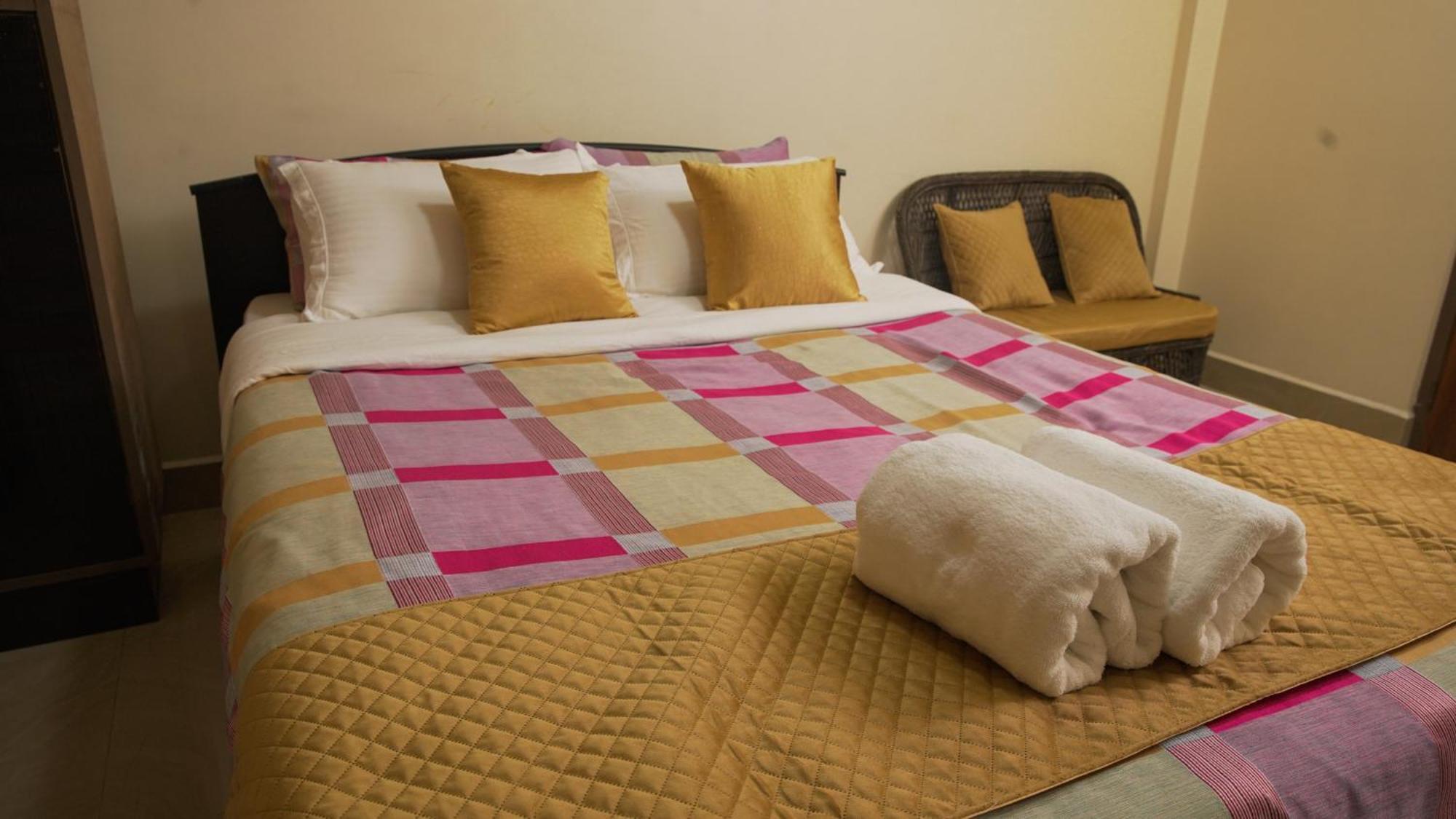 Chung cư 350 m² 10 phòng ngủ, 10 phòng tắm riêng ở Laitumkhrah Shillong Ngoại thất bức ảnh