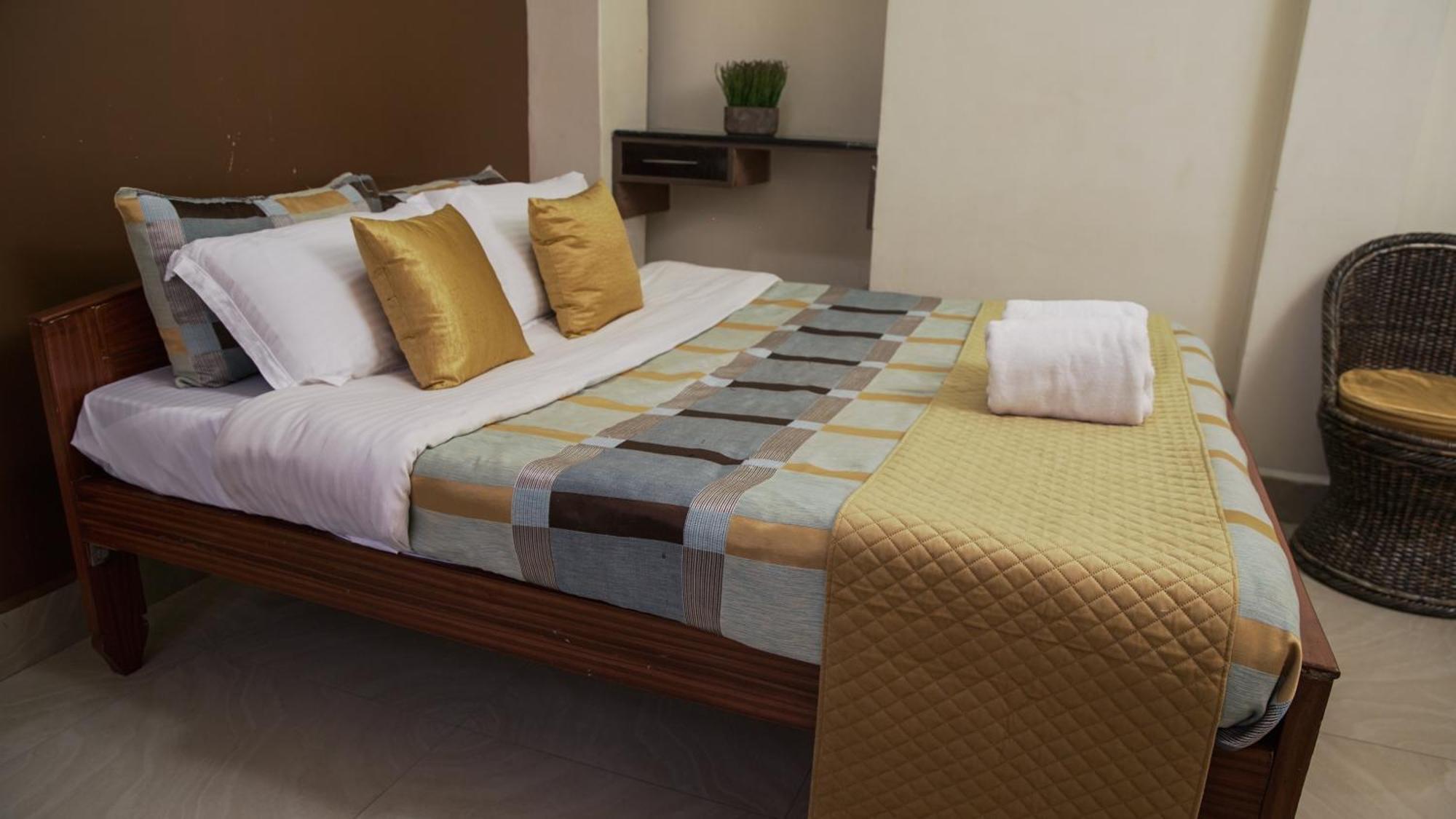 Chung cư 350 m² 10 phòng ngủ, 10 phòng tắm riêng ở Laitumkhrah Shillong Ngoại thất bức ảnh