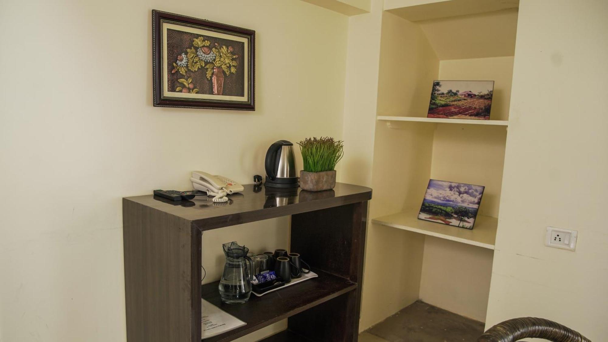 Chung cư 350 m² 10 phòng ngủ, 10 phòng tắm riêng ở Laitumkhrah Shillong Ngoại thất bức ảnh