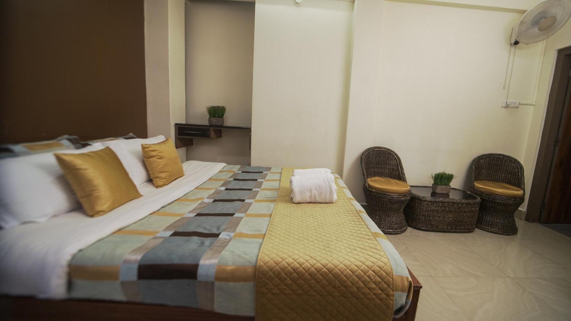 Chung cư 350 m² 10 phòng ngủ, 10 phòng tắm riêng ở Laitumkhrah Shillong Ngoại thất bức ảnh