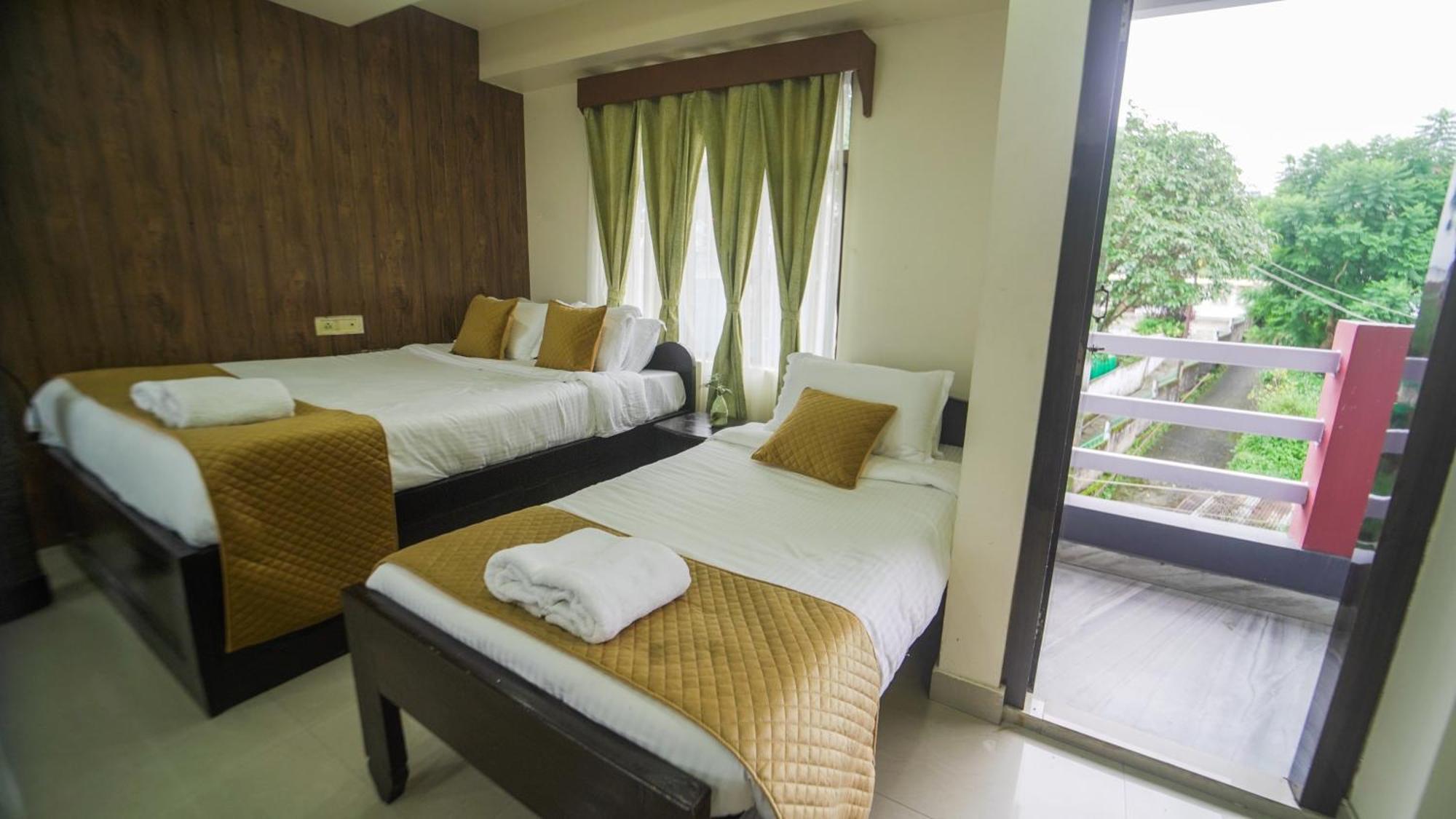 Chung cư 350 m² 10 phòng ngủ, 10 phòng tắm riêng ở Laitumkhrah Shillong Ngoại thất bức ảnh
