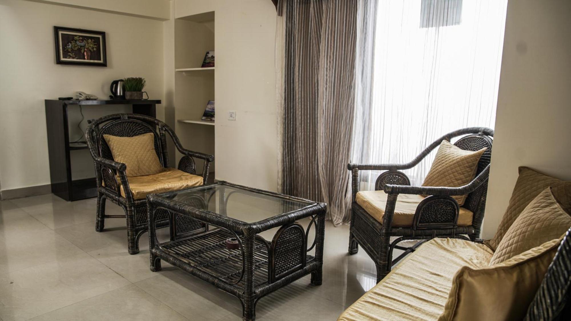 Chung cư 350 m² 10 phòng ngủ, 10 phòng tắm riêng ở Laitumkhrah Shillong Ngoại thất bức ảnh