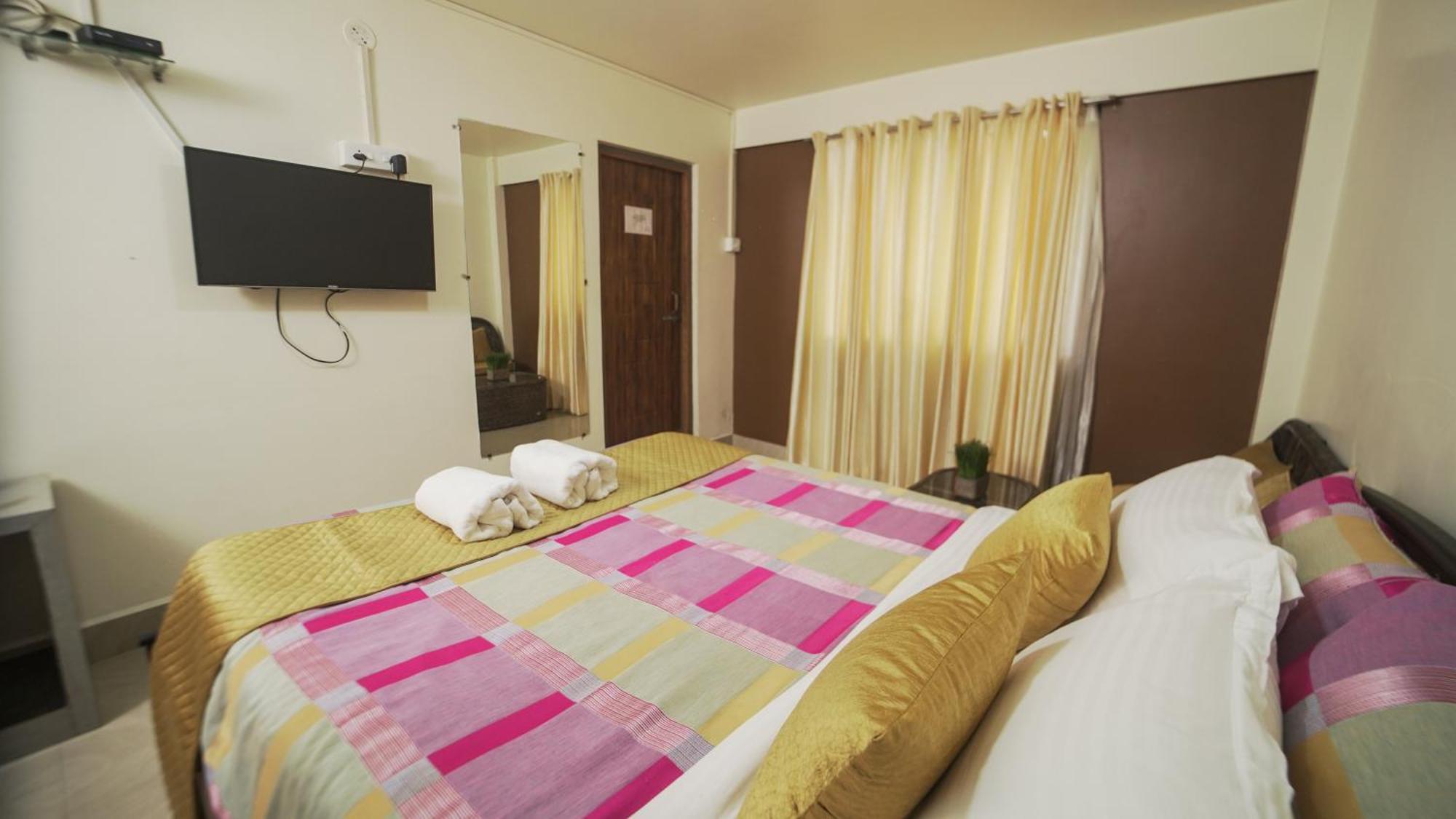 Chung cư 350 m² 10 phòng ngủ, 10 phòng tắm riêng ở Laitumkhrah Shillong Ngoại thất bức ảnh
