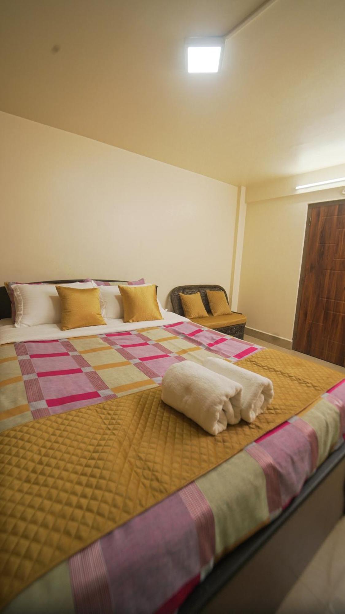 Chung cư 350 m² 10 phòng ngủ, 10 phòng tắm riêng ở Laitumkhrah Shillong Ngoại thất bức ảnh
