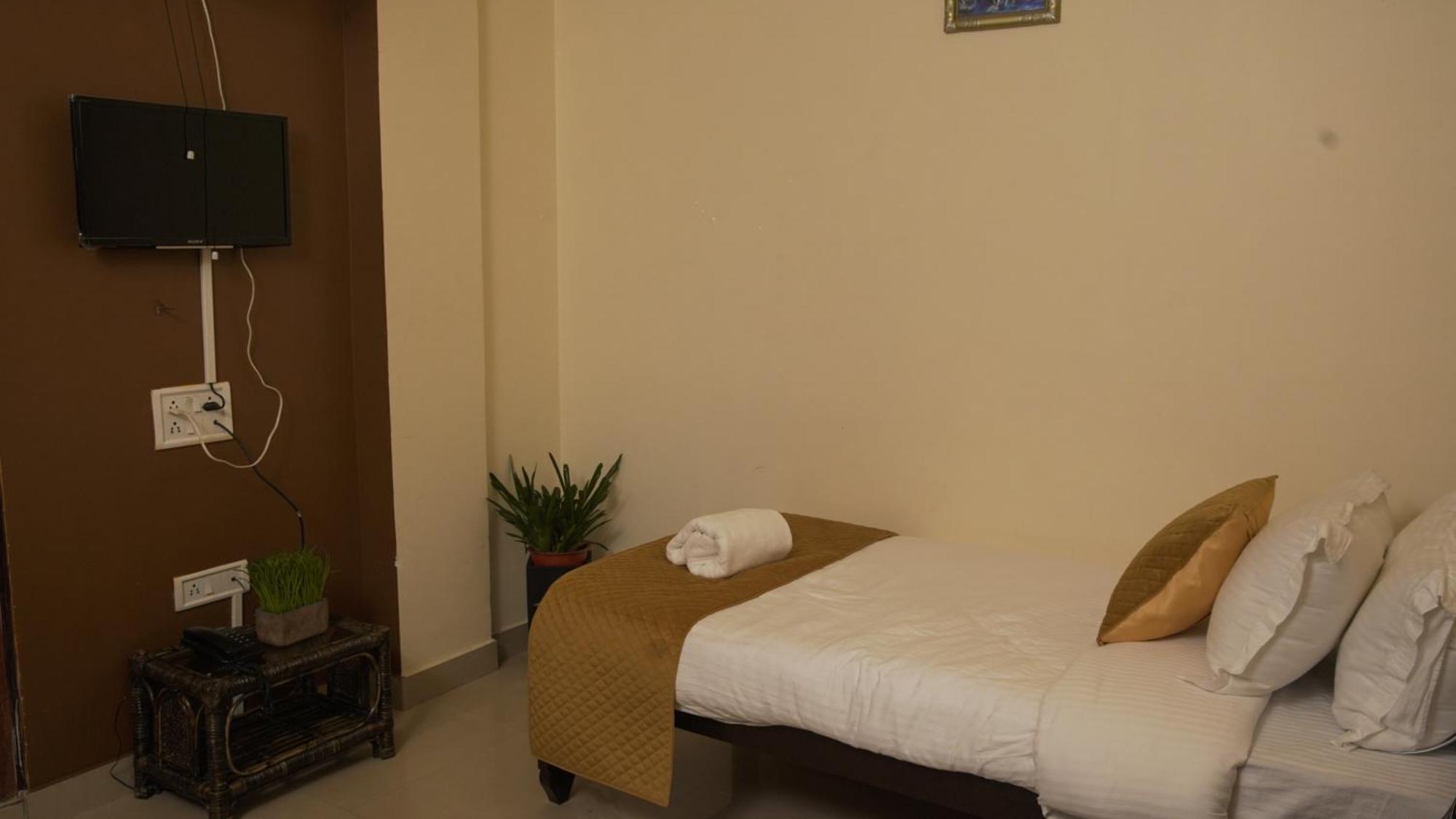 Chung cư 350 m² 10 phòng ngủ, 10 phòng tắm riêng ở Laitumkhrah Shillong Ngoại thất bức ảnh