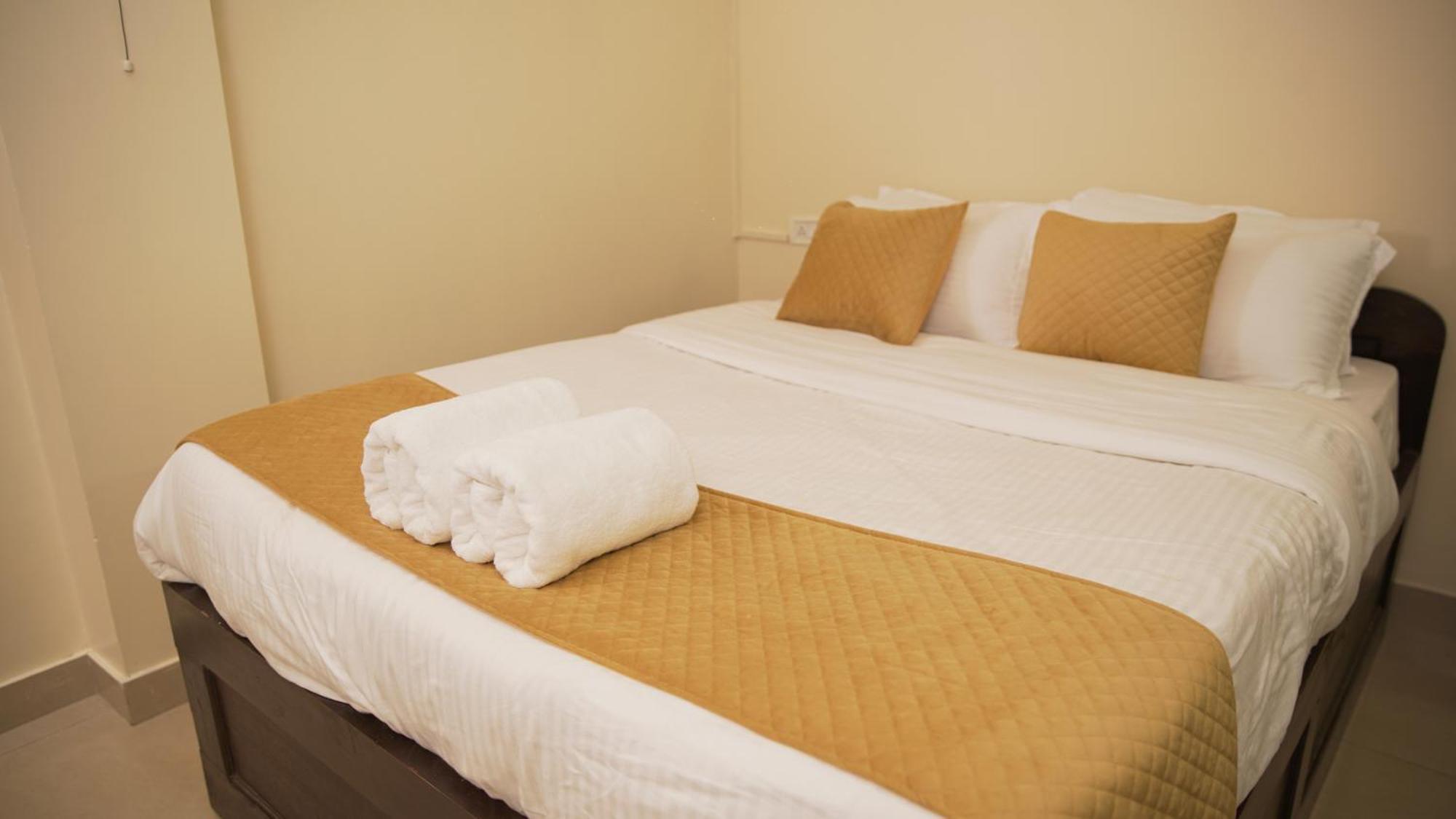 Chung cư 350 m² 10 phòng ngủ, 10 phòng tắm riêng ở Laitumkhrah Shillong Ngoại thất bức ảnh
