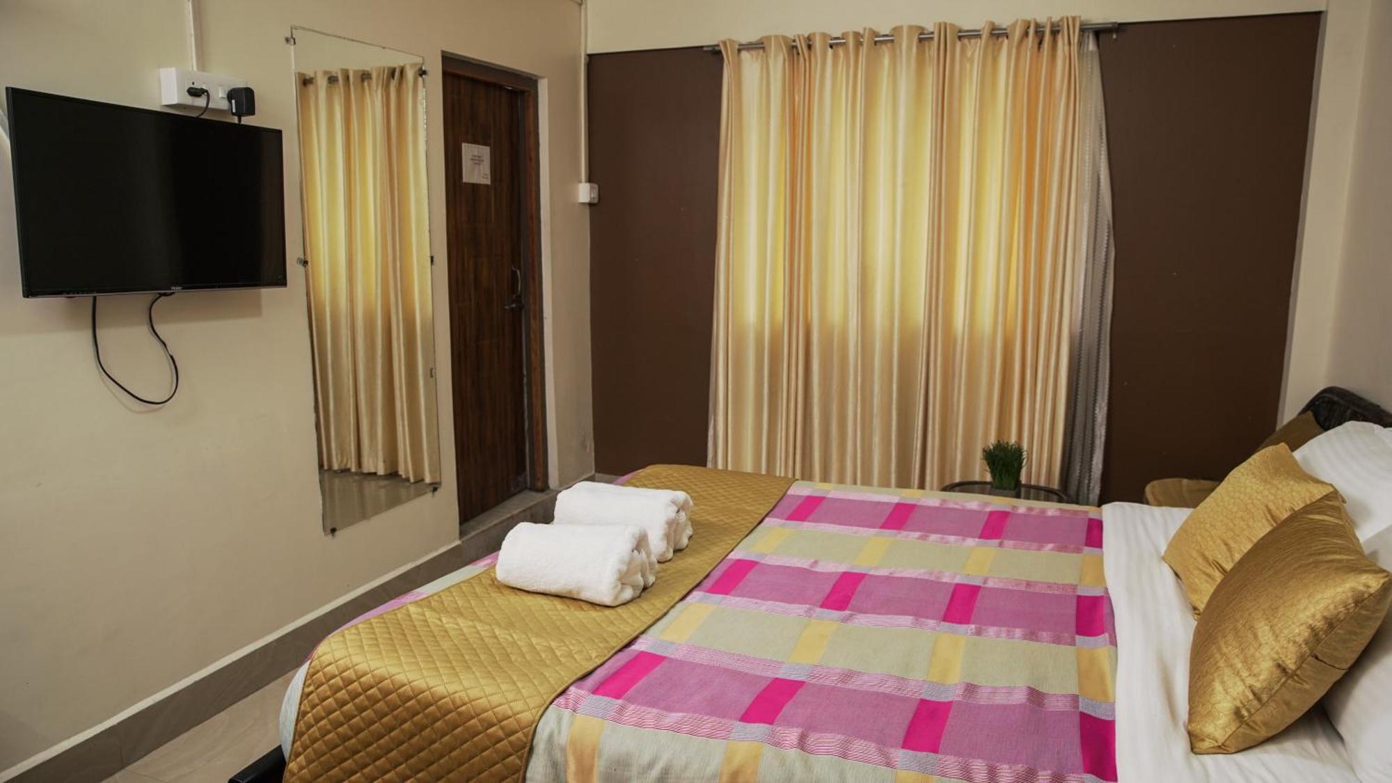 Chung cư 350 m² 10 phòng ngủ, 10 phòng tắm riêng ở Laitumkhrah Shillong Ngoại thất bức ảnh