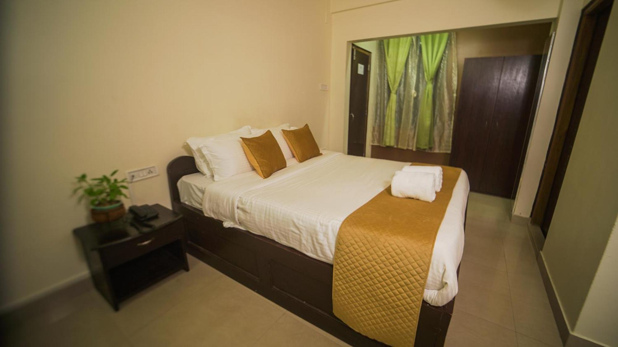 Chung cư 350 m² 10 phòng ngủ, 10 phòng tắm riêng ở Laitumkhrah Shillong Ngoại thất bức ảnh