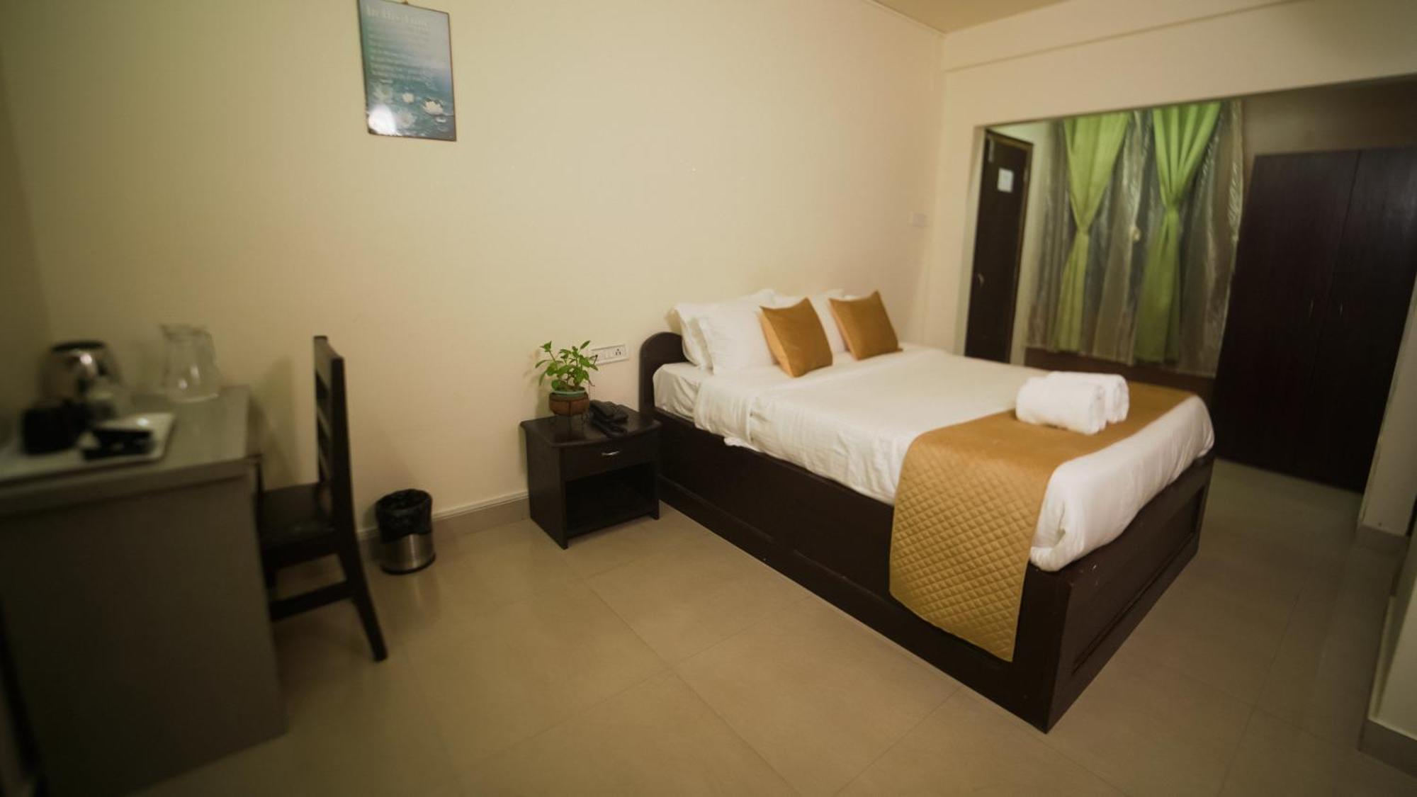 Chung cư 350 m² 10 phòng ngủ, 10 phòng tắm riêng ở Laitumkhrah Shillong Ngoại thất bức ảnh