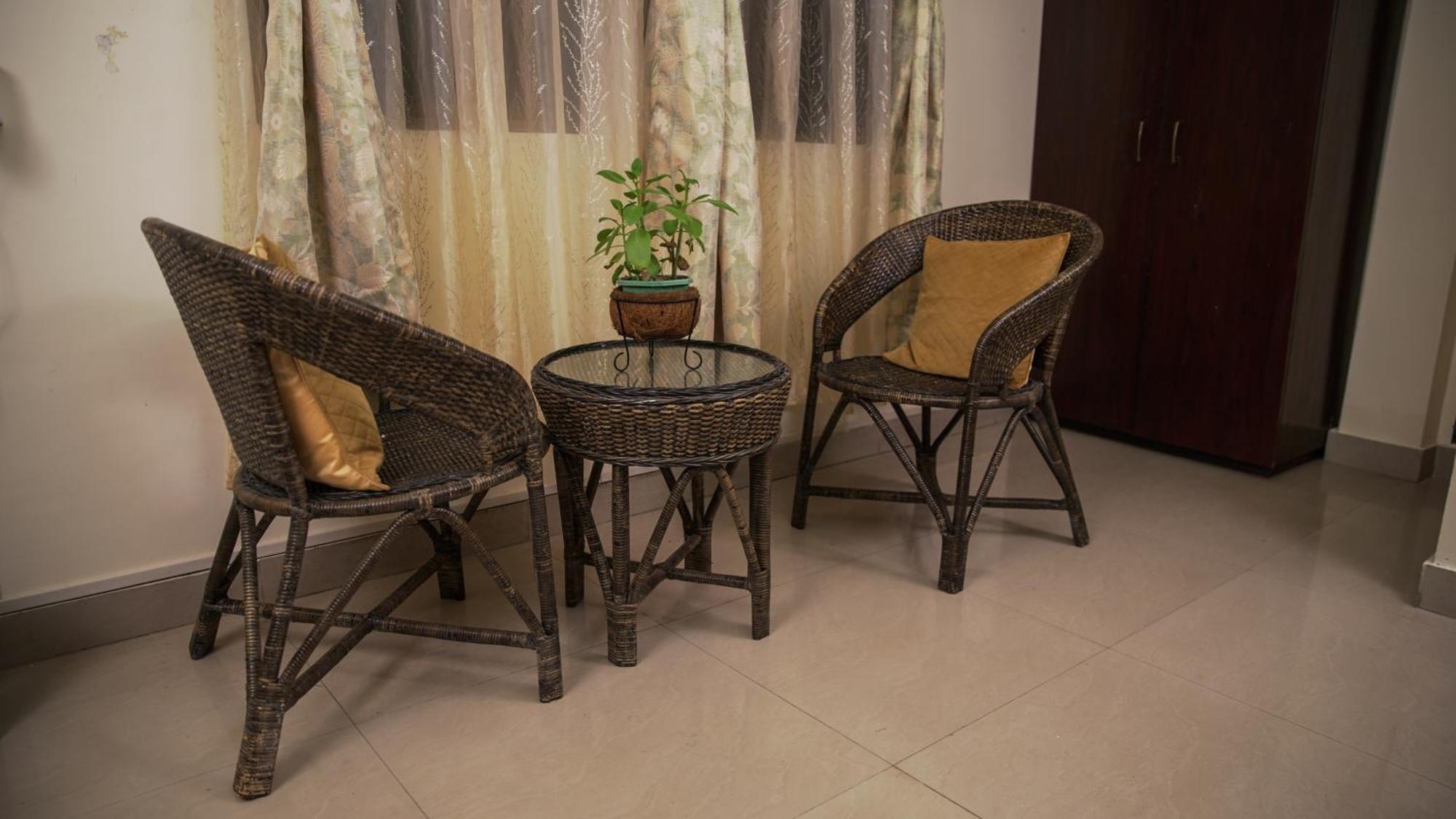 Chung cư 350 m² 10 phòng ngủ, 10 phòng tắm riêng ở Laitumkhrah Shillong Ngoại thất bức ảnh