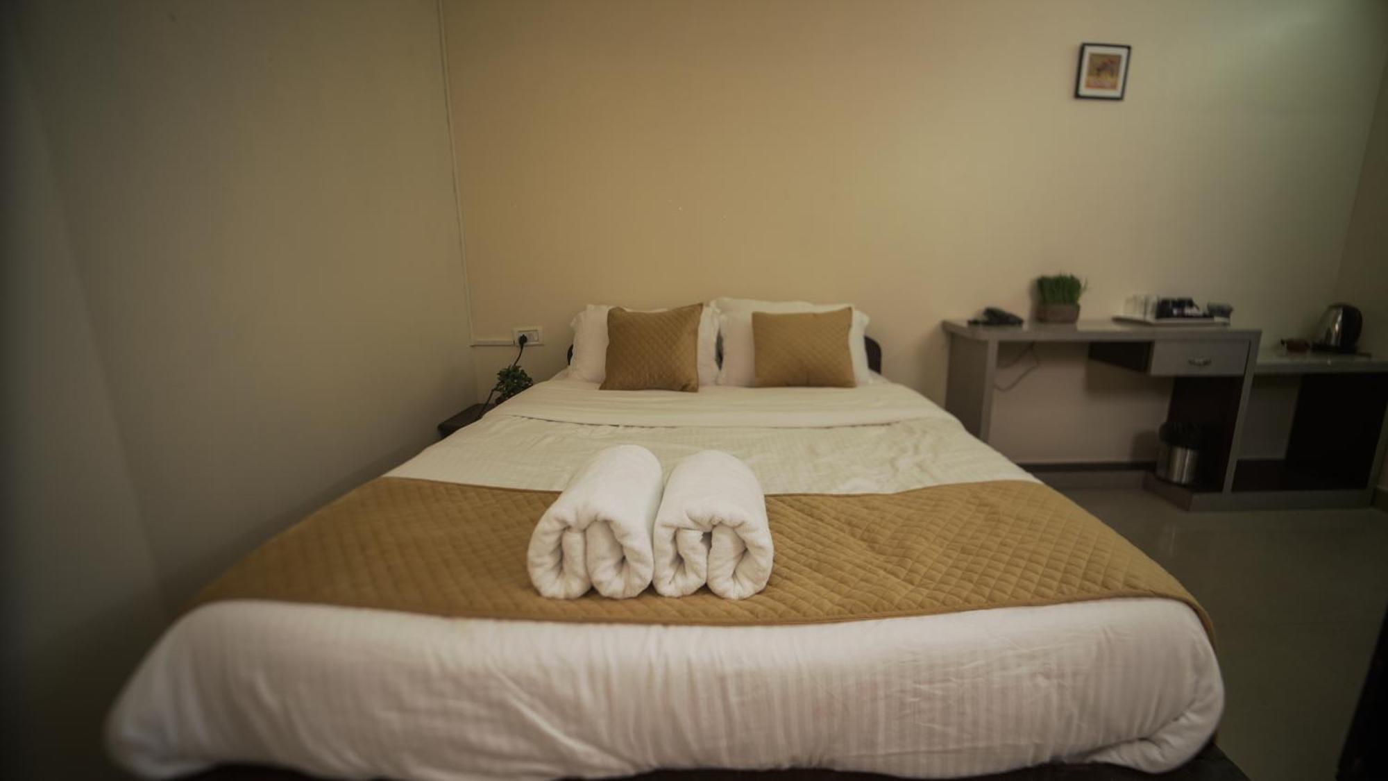 Chung cư 350 m² 10 phòng ngủ, 10 phòng tắm riêng ở Laitumkhrah Shillong Ngoại thất bức ảnh