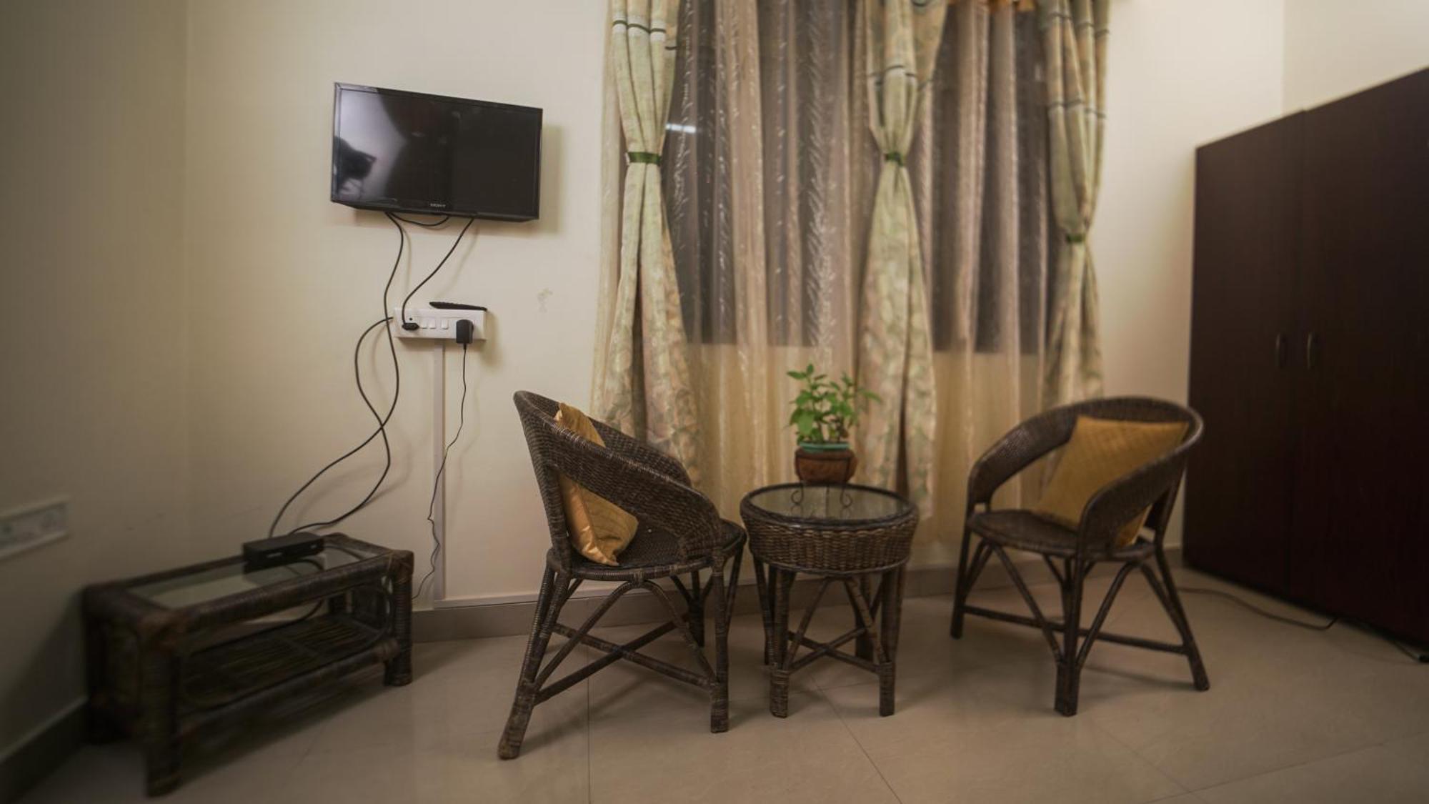 Chung cư 350 m² 10 phòng ngủ, 10 phòng tắm riêng ở Laitumkhrah Shillong Ngoại thất bức ảnh