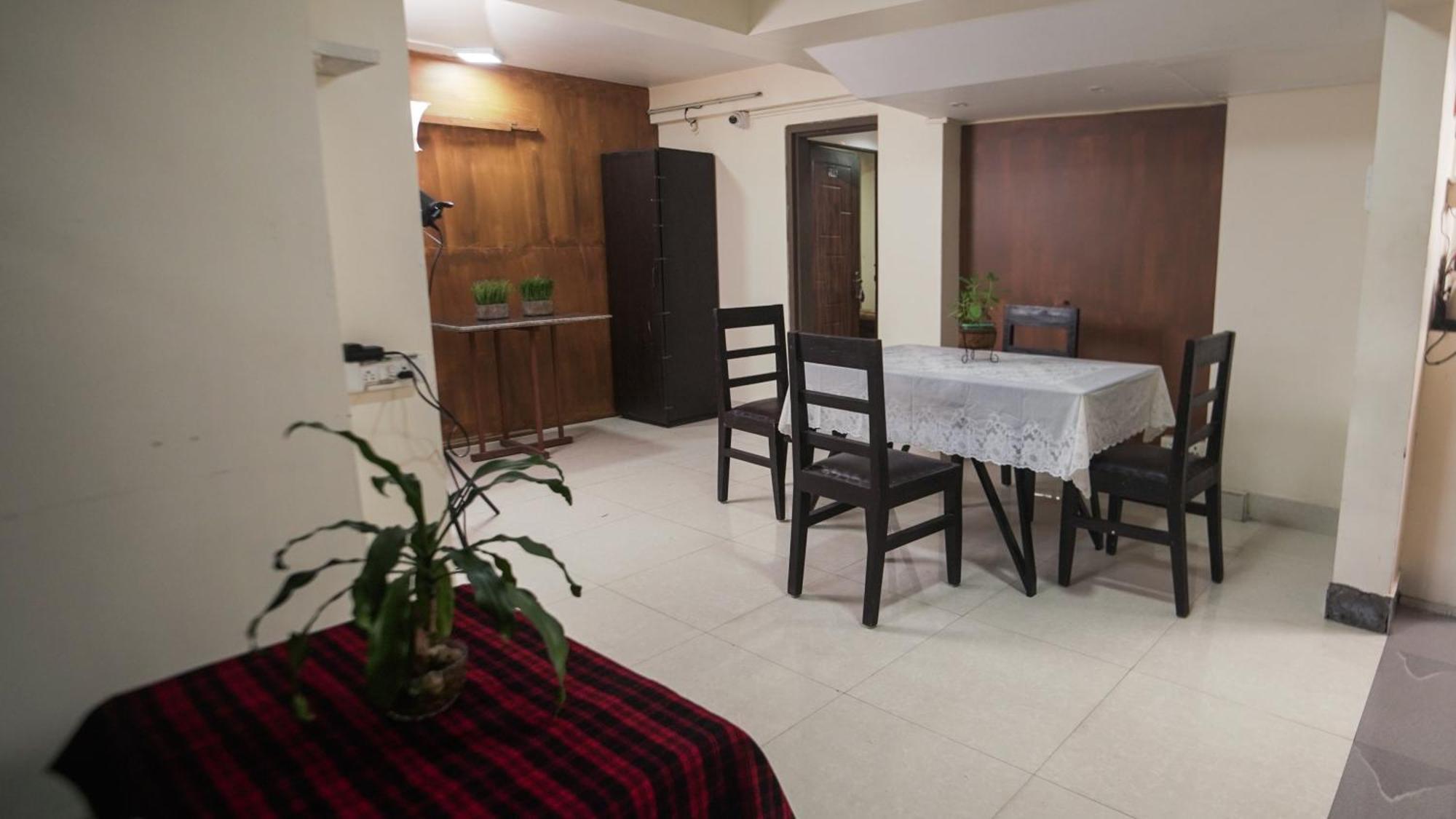 Chung cư 350 m² 10 phòng ngủ, 10 phòng tắm riêng ở Laitumkhrah Shillong Ngoại thất bức ảnh