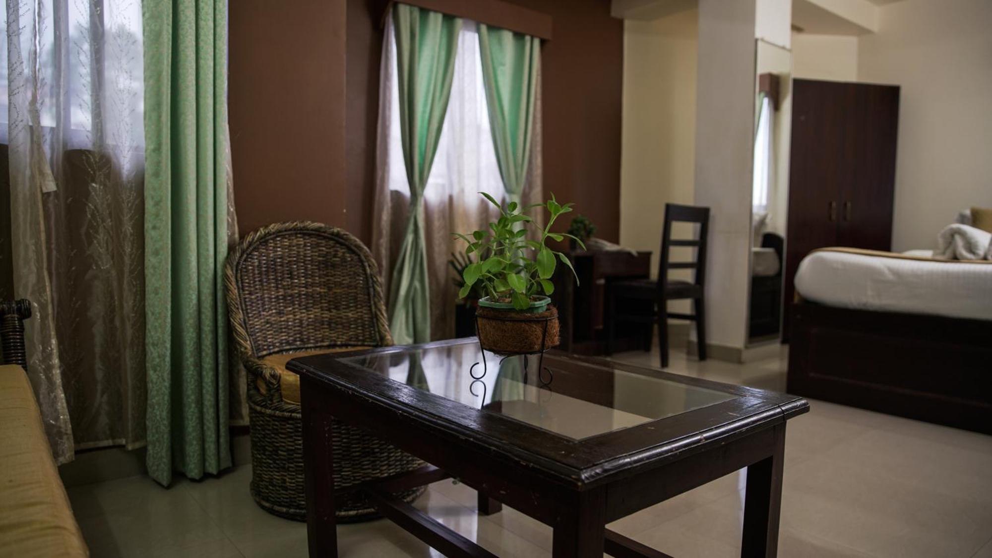 Chung cư 350 m² 10 phòng ngủ, 10 phòng tắm riêng ở Laitumkhrah Shillong Ngoại thất bức ảnh