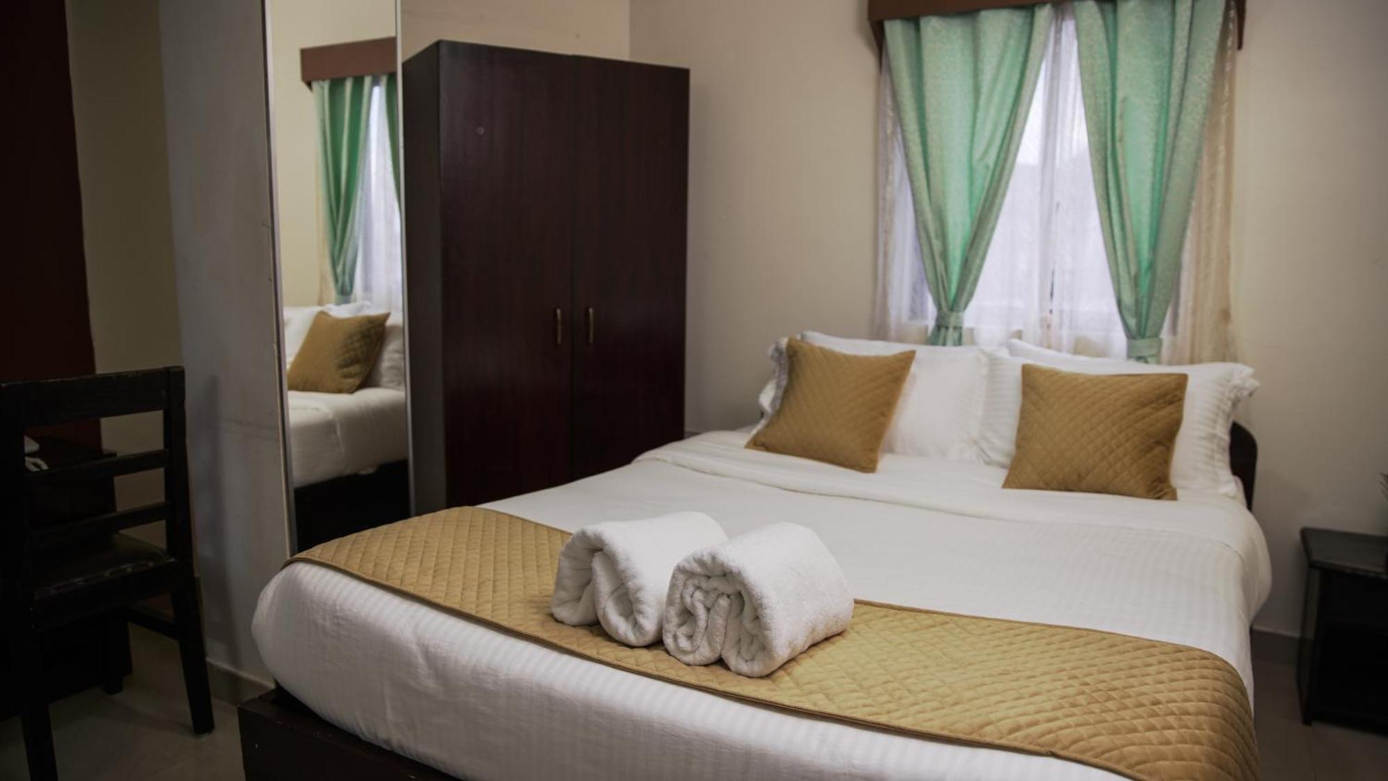 Chung cư 350 m² 10 phòng ngủ, 10 phòng tắm riêng ở Laitumkhrah Shillong Ngoại thất bức ảnh