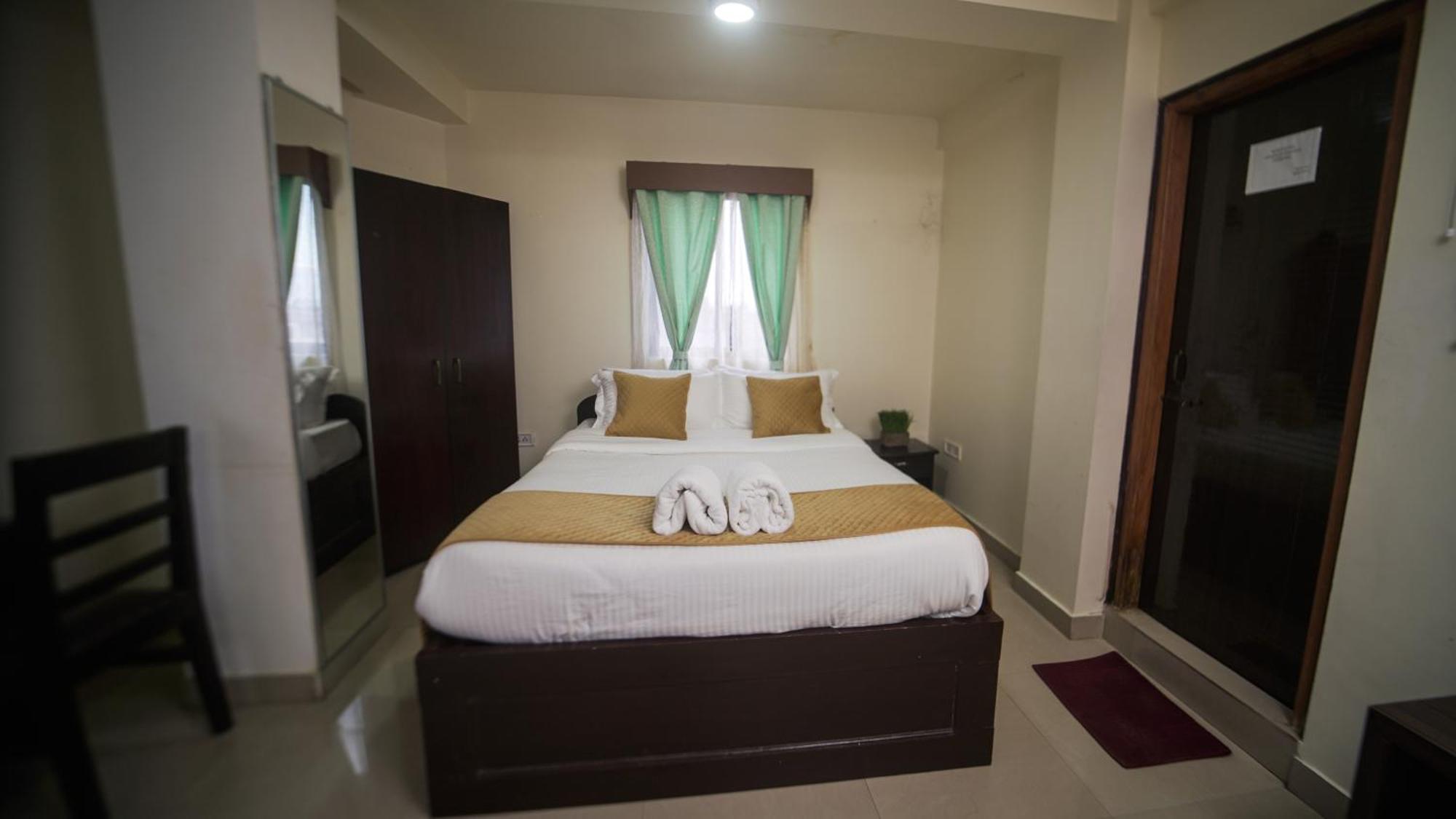 Chung cư 350 m² 10 phòng ngủ, 10 phòng tắm riêng ở Laitumkhrah Shillong Ngoại thất bức ảnh