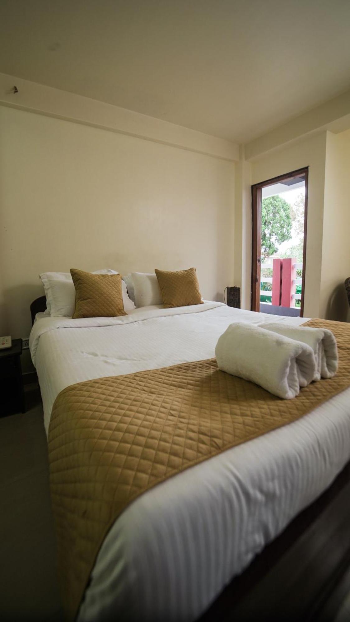 Chung cư 350 m² 10 phòng ngủ, 10 phòng tắm riêng ở Laitumkhrah Shillong Ngoại thất bức ảnh
