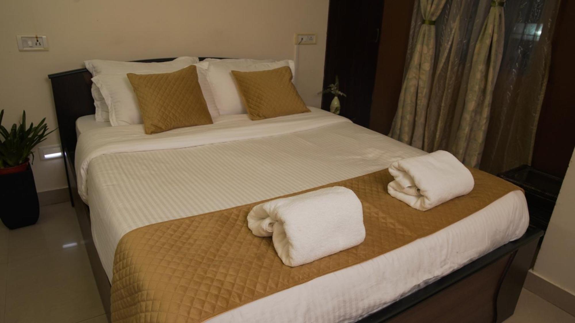 Chung cư 350 m² 10 phòng ngủ, 10 phòng tắm riêng ở Laitumkhrah Shillong Ngoại thất bức ảnh